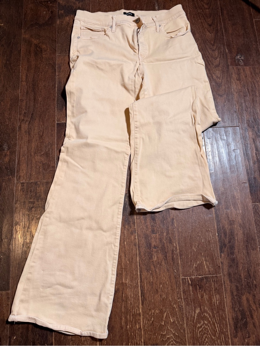 Women’s Wide-Leg Jeans